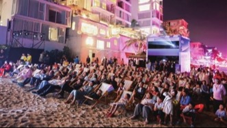 電影節(jié)攜手嗶哩嗶哩打造“嗨放·露天放映”彩蛋專場 海浪伴光影 沙灘銀幕點(diǎn)亮天涯小鎮(zhèn)