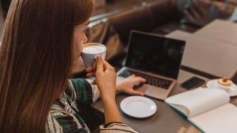 學(xué)習(xí)互助小貼士丨“咖啡館氣氛組”真的能幫助我們學(xué)習(xí)？