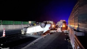 小車疲勞駕駛追尾貨車致多人傷亡，司機獲刑4年！