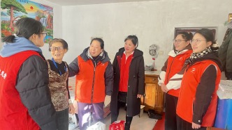 兴建路街道沿河社区联合宏博社工服务中心开展“情暖夕阳·关爱相伴”独居困难老人志愿活动