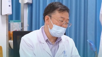 波兰综合征造成的短并指，爸爸怀疑是脐带太短导致的