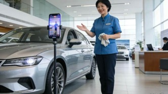 雷克薩斯直播間，被保潔阿姨攻占了