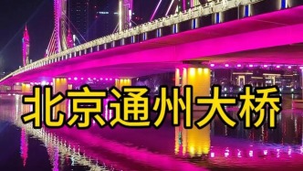 城市的夜景，宛如一幅水墨畫，繁星點點，燈光熠熠，靜謐而深邃