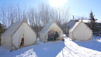 長(zhǎng)白山親子冰雪游火了！全家一起滑雪圈、冰釣，歡樂(lè)爆棚