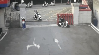 法治熱點(diǎn)|“鬼火少年”闖消防隊(duì)躲交警，笑不活了