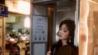 白鹿黑色高定造型驚艷亮相，唐甜打造完美發(fā)型引爆熱搜