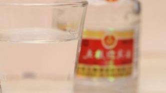 五糧液回應(yīng)10年來首次降價，高端白酒市場變天了？