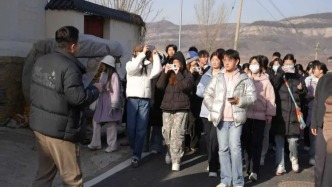 將課堂搬到田野，用藝術(shù)活化鄉(xiāng)村