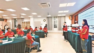 京东要送10万骑手上大学，为何不被理解？