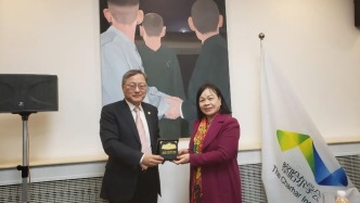 越南國會(huì)文化與社會(huì)委員會(huì)代表團(tuán)來訪 張建國會(huì)見