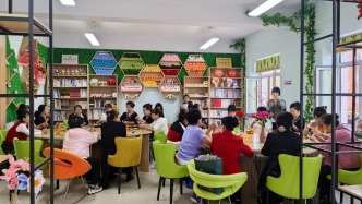 興建辦沿河社區(qū)編織技能培訓班開展“織藝相授暖巾幗 巧手拓寬就業(yè)路”培訓活動