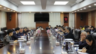 市統(tǒng)計局黨組（擴大）會議傳達學習中央經(jīng)濟工作會議和市委學習討論會精神