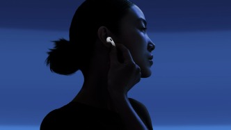 2025的耳机赛道：AI功能哑火、翻译耳机崛起，一线玩家“贴身肉搏”