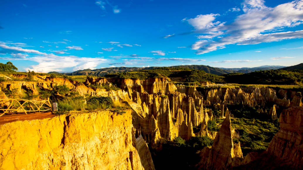 浪巴鋪土林：冬日 “調(diào)色板” 浪漫又治愈