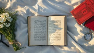 后期制作方提交有水印文件，未達(dá)甲方要求或?qū)⒊袚?dān)違約責(zé)任？