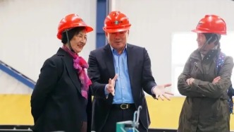 圣诞节别总惦记“圣诞爷爷”，“钢铁奶奶”的故事同样精彩