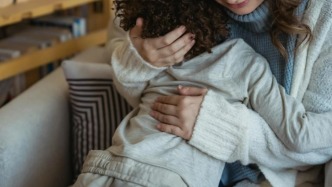 “抑郁的母親”與“不安的孩子”：顛倒的情感責(zé)任