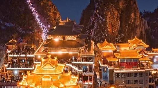 航拍河南老君山，踏雪尋梅，輕誦雪中情深，山中歲寒，情意綿綿