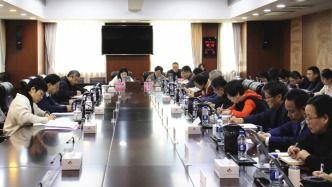 市統(tǒng)計(jì)局召開(kāi)黨組（擴(kuò)大）會(huì)議傳達(dá)學(xué)習(xí)十二屆市委八次全會(huì)精神