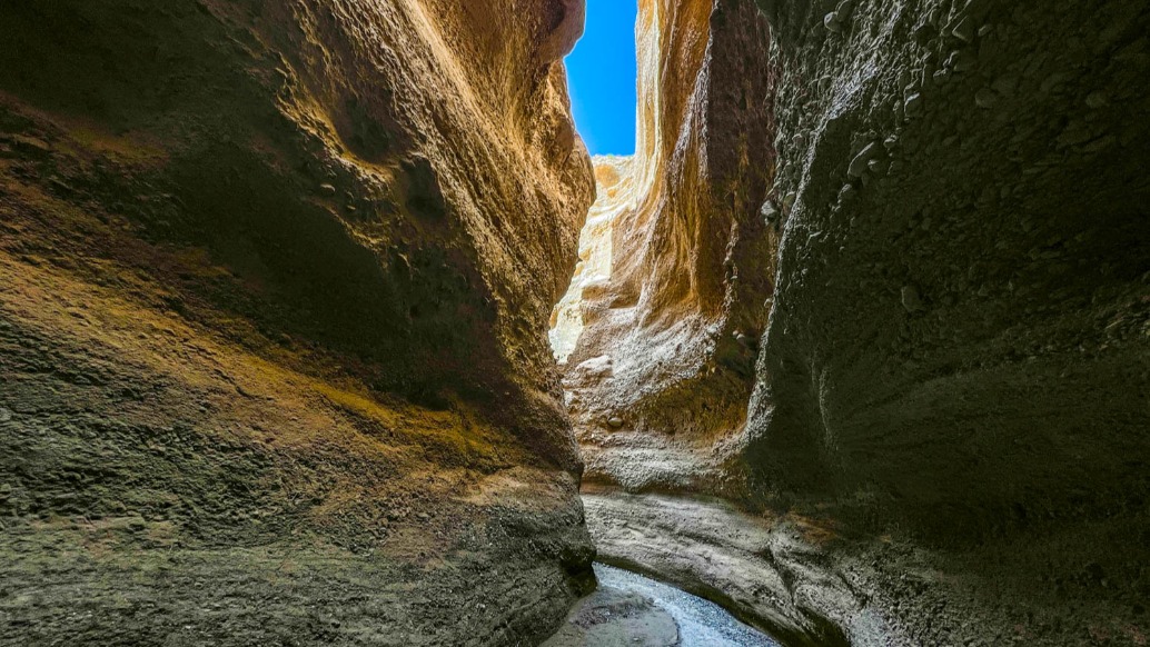 中國也有羚羊谷，位于青海的昆侖山中，比美國羚羊谷還美