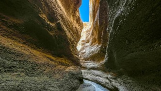 中國(guó)也有羚羊谷，位于青海的昆侖山中，比美國(guó)羚羊谷還美