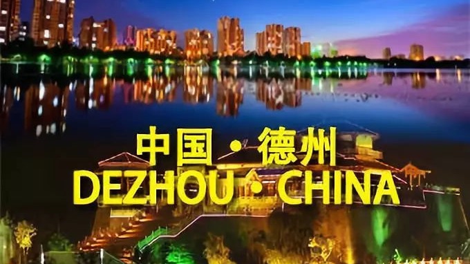 我的故鄉(xiāng)的云彩輕盈飄逸，仿佛承載著游子的思念，飄向那遙遠(yuǎn)的故土