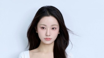 演员齐昕苒全新写真曝光 展现新生代演员的多元气质