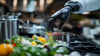 南城香們瘋狂加碼，中小餐飲老板卻在發(fā)愁：炒菜機真能救命？