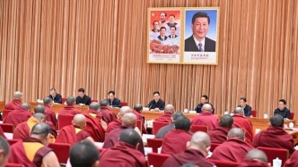 全區(qū)宗教界代表人士座談會召開 王君正出席并講話