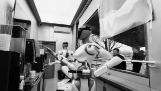 机器人服务员会做咖啡爱表演