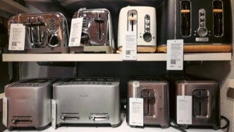 沒人逛的家電大賣場，等來救兵