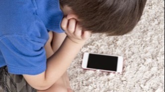 2歲前過多看屏幕可能影響大腦發(fā)育