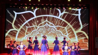 粮仓启岁 向新而行——榆树市举行文艺演出贺新年