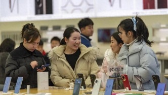 中端手机拼命“旗舰化”