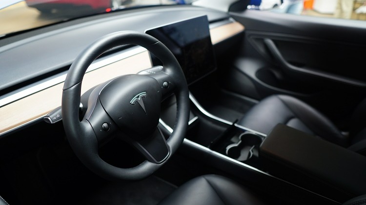 特斯拉市值一夜蒸發(fā)超4300億元，全年汽車銷量被比亞迪反超