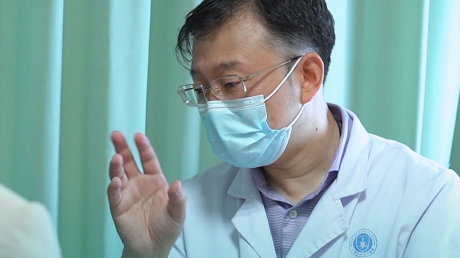 妈妈发现孩子多趾以为眼花了，手术要做就得做彻底