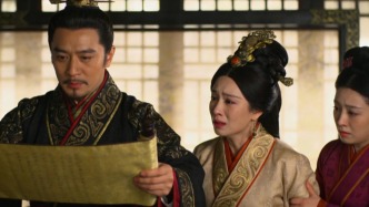 十萬鐵騎為媒，情話卻像刀：她最終活成了劉秀純愛劇里的活祭品