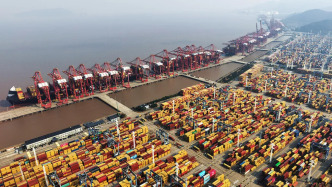 中國(guó)港口逆風(fēng)破浪：吞吐量破紀(jì)錄，重構(gòu)全球航運(yùn)棋局