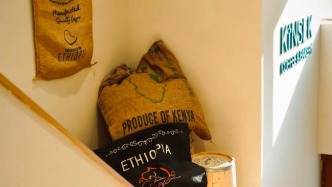 乌市红光山打工人的“摸鱼”指南：9 个角落，1 小时充电