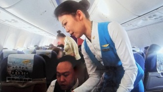 昆明航空萬(wàn)米高空雙線救援守護(hù)旅客平安