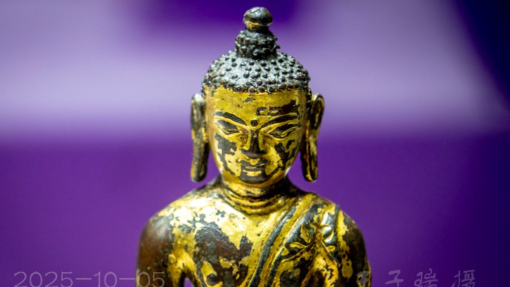 不动如来：铜鎏金阿閦佛坐像，明代丨晋城博物馆