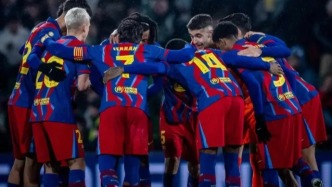 11连胜VS三天崩盘！巴萨的稳定与皇马的混乱，赛季结局初见端倪？