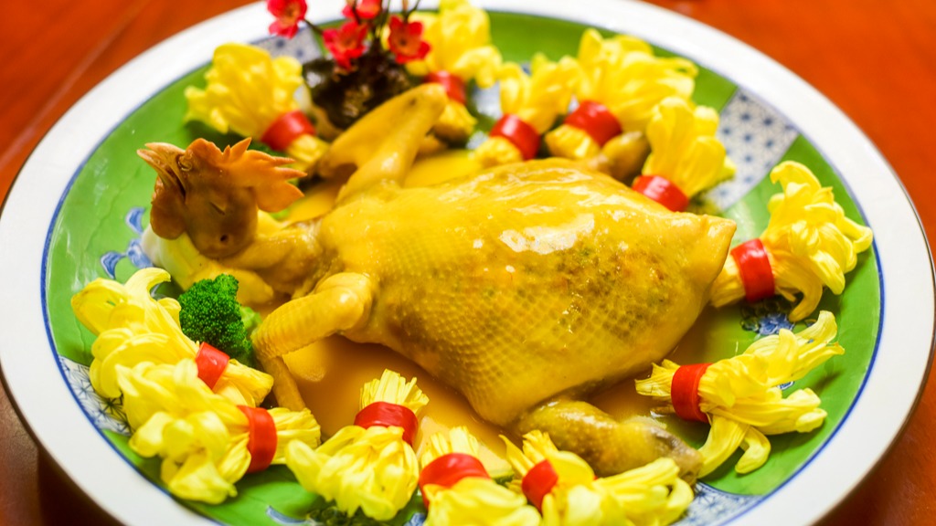 中山菊花宴，以菊香融百味，清鮮不膩，盡顯嶺南飲食之風(fēng)雅