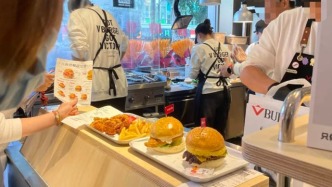 必胜客狂开副牌，萨莉亚却赚不动了？