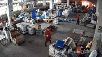 員工只是彎了個腰，工廠竟突燃大火