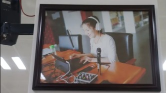 盲人女孩在普通高校學(xué)音樂：“文憑值錢，但真本事才管用”