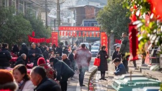 長(zhǎng)街宴、年豬節(jié)、藥膳餐……雪山下的中國(guó)年好熱鬧！