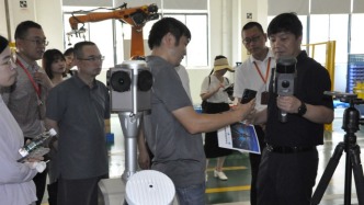 從企業(yè)到大學(xué)：產(chǎn)業(yè)兼職教師的教育“破壁”之旅