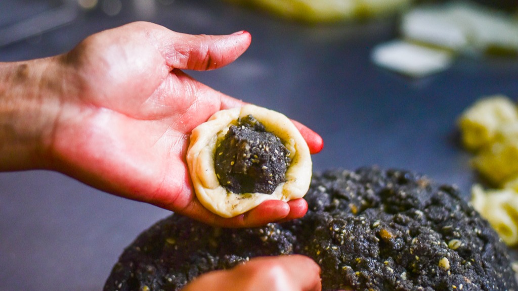 悠游黎里古鎮(zhèn)，參觀蘇式月餅制作過程，領(lǐng)略江蘇非遺美食的魅力