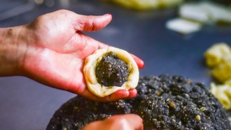 悠游黎里古鎮(zhèn)，參觀蘇式月餅制作過程，領(lǐng)略江蘇非遺美食的魅力